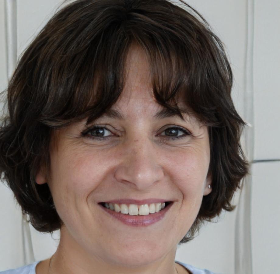 Portrait de Sophie Laurent, spécialiste en épargne et investissement